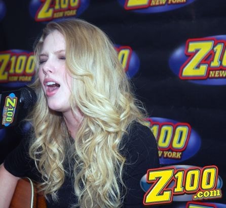 Taylor Swift — Z100 studio: Live Chat — photo 264