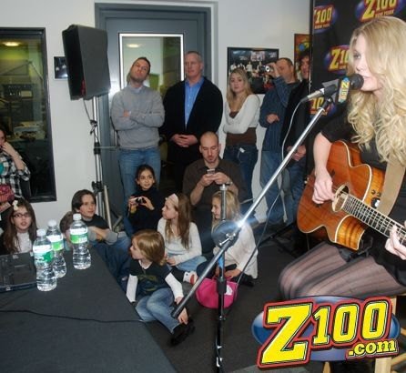 Taylor Swift — Z100 studio: Live Chat — photo 267