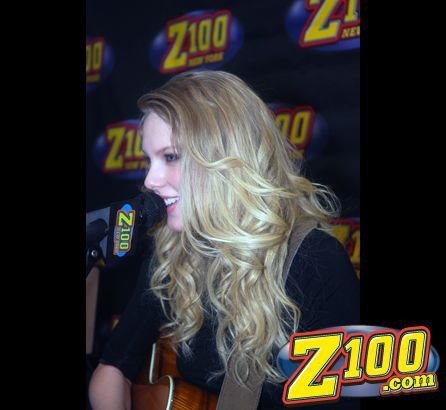 Taylor Swift — Z100 studio: Live Chat — photo 273