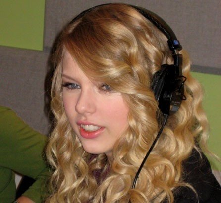 Taylor Swift — Z100 studio — photo 20