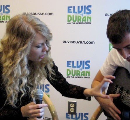 Taylor Swift — Z100 studio — photo 27