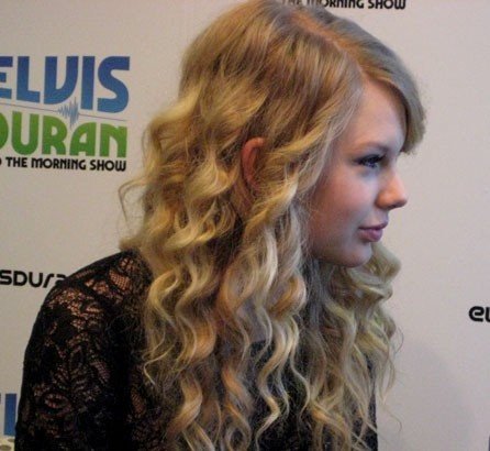 Taylor Swift — Z100 studio — photo 28