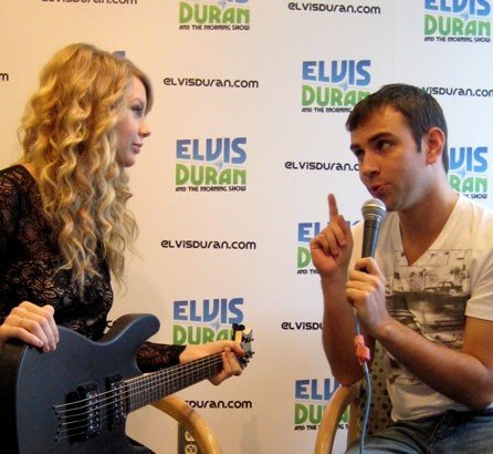 Taylor Swift — Z100 studio — photo 29