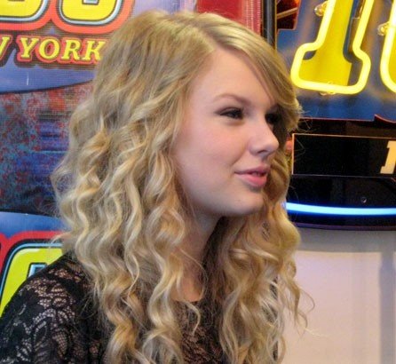 Taylor Swift — Z100 studio — photo 30