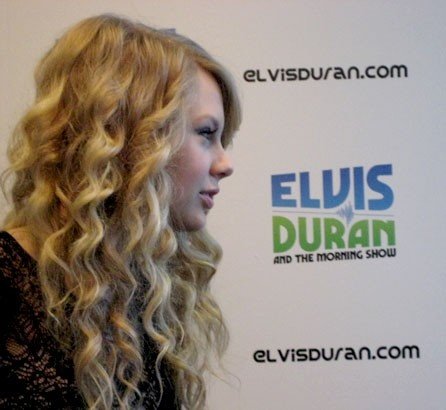 Taylor Swift — Z100 studio — photo 31