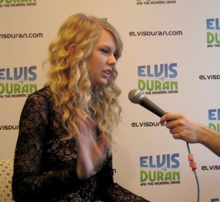 Taylor Swift — Z100 studio — photo 32