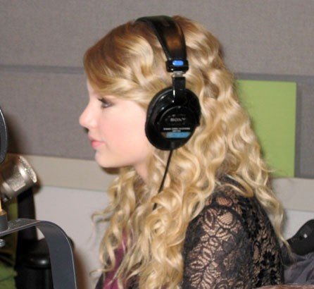 Taylor Swift — Z100 studio — photo 34