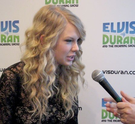 Taylor Swift — Z100 studio — photo 35