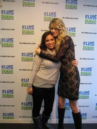 Taylor Swift — Z100 studio — photo 38