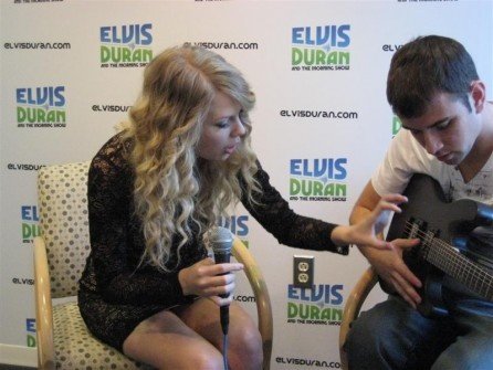 Taylor Swift — Z100 studio — photo 41