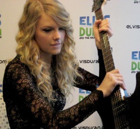 Taylor Swift — Z100 studio — photo 44
